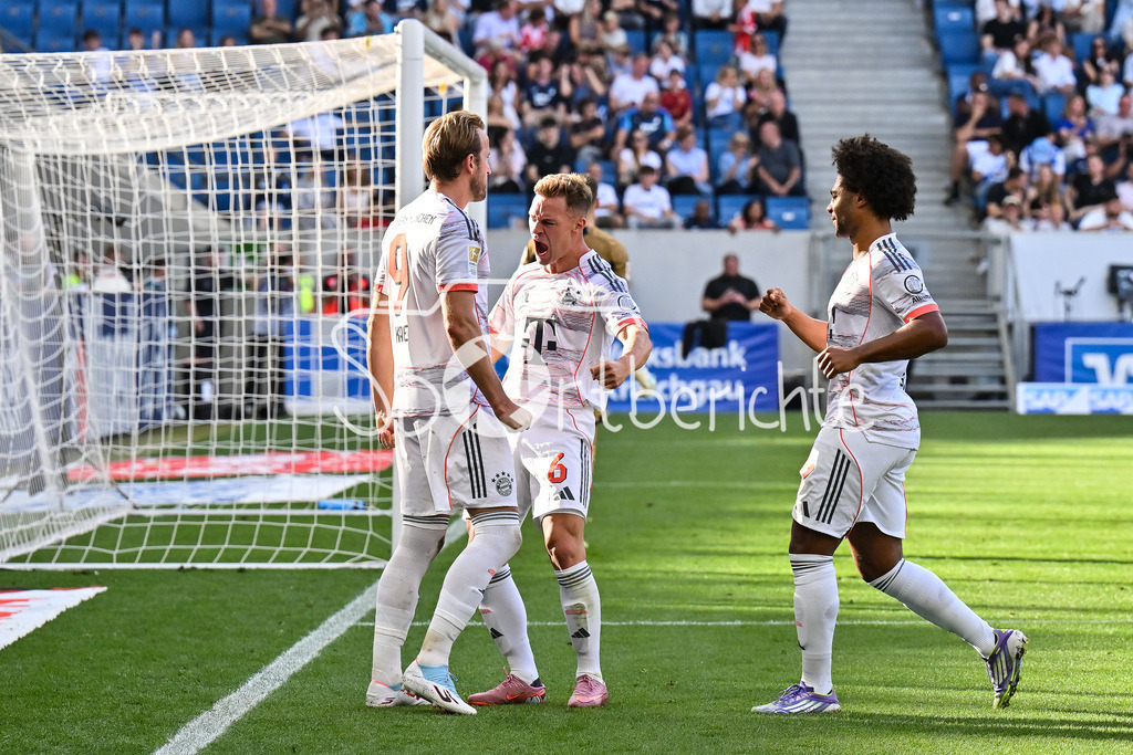 TSG 1899 Hoffenheim - FC Bayern München | Jubel der Bayern nach dem Treffer zum 0-3 durch Harry KANE (FC Bayern Muenchen 9) / Elfmeter / Tor / Torschuetze / Freude / Happy / Bundesliga: TSG 1899 Hoffenheim - FC Bayern München; PreZero-Arena am 20.09.2025 / DFL REGULATIONS PROHIBIT ANY USE OF PHOTOGRAPHS AS IMAGE SEQUENCES AND/OR QUASI-VIDEO