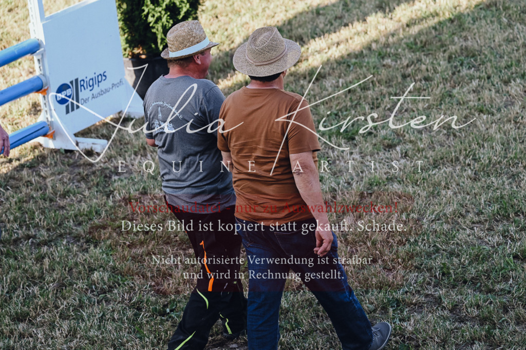 DSC_3274 | Pferde- und Turnierfotografie in Westsachsen. Pferdeportraits, Auftragszeichnungen und intuitive Kunst.