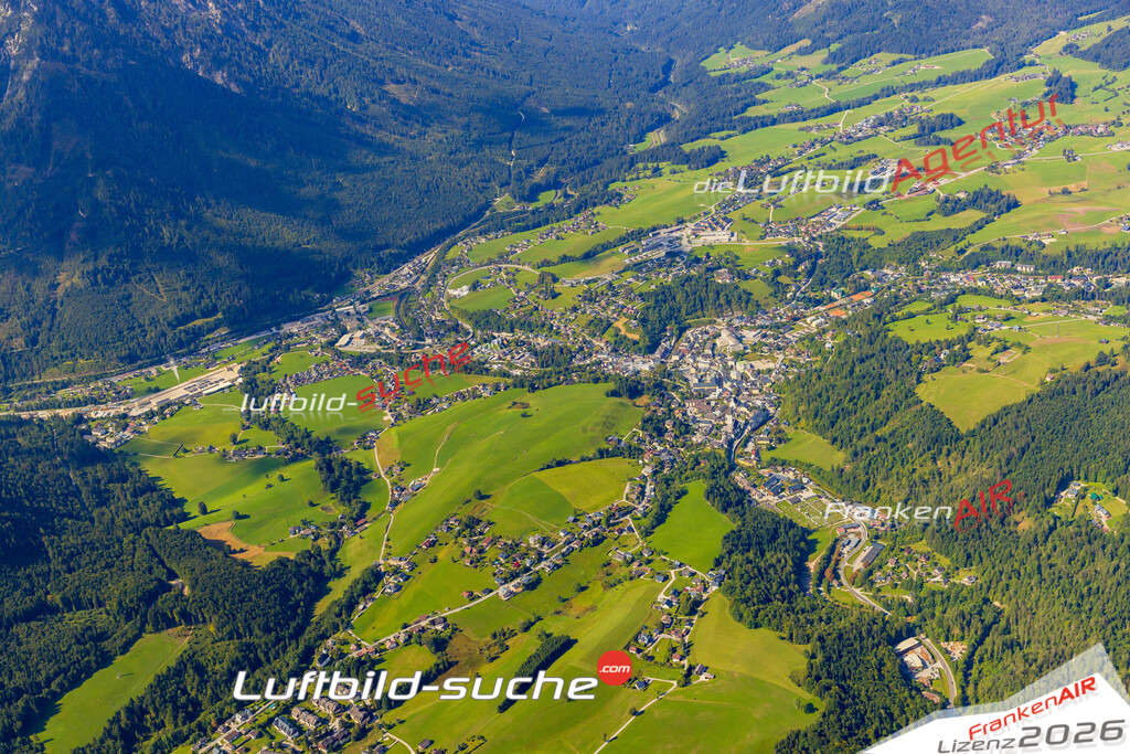 Luftaufnahme von Bad Aussee - Die Luftaufnahme wurde 2025 vom UL-Flugzeug heraus erstellt ( keine Drohne ) - Hochauflösende Luftaufnahme - für professionelle Ausdrucke geeignet. Die Geschenkidee !Mit Lizenz und Bildrechte bestellbar