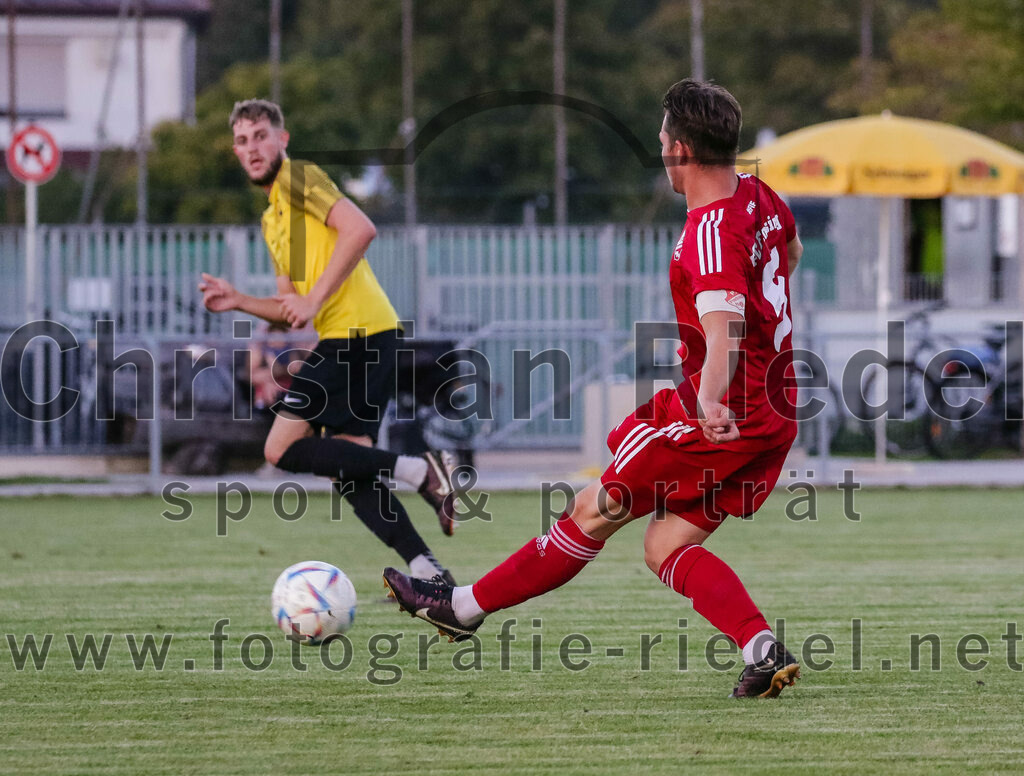 2023-09-07_033_FC_Finsing_gegen_FC_Moosinning_II | Finsing, Deutschland, 07.09.2023:
Fußball, Kreisliga 2023 / 2024, 8. Spieltag, FC Finsing gegen FC Moosinning II, Endergebnis: 3:0

Leonhard Hölzl (FC Finsing, #5)

Foto: Christian Riedel / fotografie-riedel.net