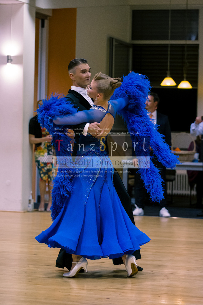 20250906_LM_By_HGR-S-Std_7378 | Tanzsportbilder, Standardtanz, Lateintanz, WDSF, DTV, LTVB, dancecomp, goc, hessen tanzt, blaues band der spree, walzer, tango, wiener walzer, slowfox, quickstepp, samba, rumba, cha-cha-cha, paso doble. jive, hd-kroft photography, turniertanzsport