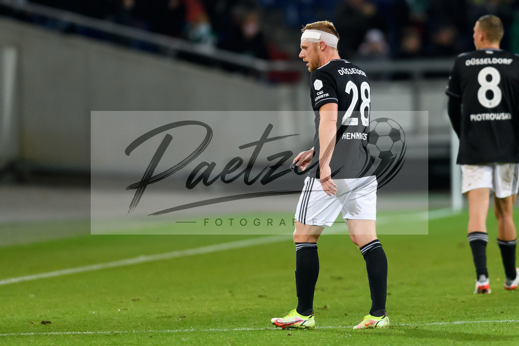 H96DUS20211027_064 | Fussball, Herren: Rouwen Hennings (Fortuna Duesseldorf) enttaeuscht bei dem Spiel der 2. Runde im DFB-Pokal zwischen Hannover 96 und Fortuna Duesseldorf in der HDI-Arena am 27.10.2021 in Hannover, Deutschland.DFB / DFL REGULATIONS PROHIBIT ANY USE OF PHOTOGRAPHS AS IMAGE SEQUENCES AND/OR QUASI-VIDEO. - Realisiert mit Pictrs.com