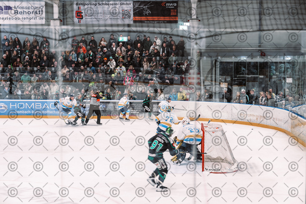 Alligators_vs_Stuttgart_16_11_2025-63 | Höchstadt Alligators Fotogalerie: Eishockey-Action aus Franken. Professionelle Spielfotos, Portraits & Stadionbilder zum Download. Jetzt entdecken! - Realisiert mit Pictrs.com