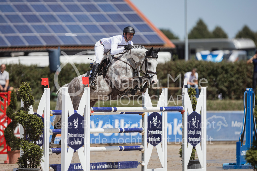 240629_LüPfSpTa_Youngster-S-121 | Deine schönsten Turniermomente als professionelle Fotos! Entdecke hochwertige Pferdesport-Fotografie im Online-Shop. Jetzt Fotos finden & bestellen!