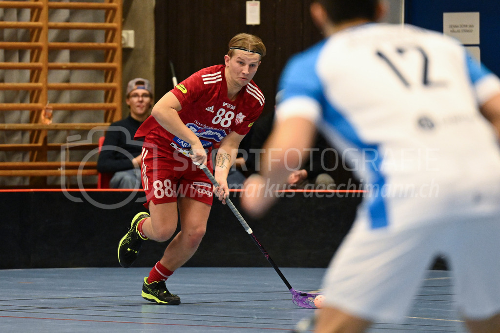 Strängnäs IBK vs FBC Kalmarsund Ungdom - 6. =January= 2024 | Strängnäs IBK vs FBC Kalmarsund Ungdom
Thomas Arena, Strängnäs
Casper Nilsson (#88 Strängnäs IBK)
Bild: Sportfotografie Markus Aeschimann | www.markus-aeschimann.ch - Realisiert mit Pictrs.com