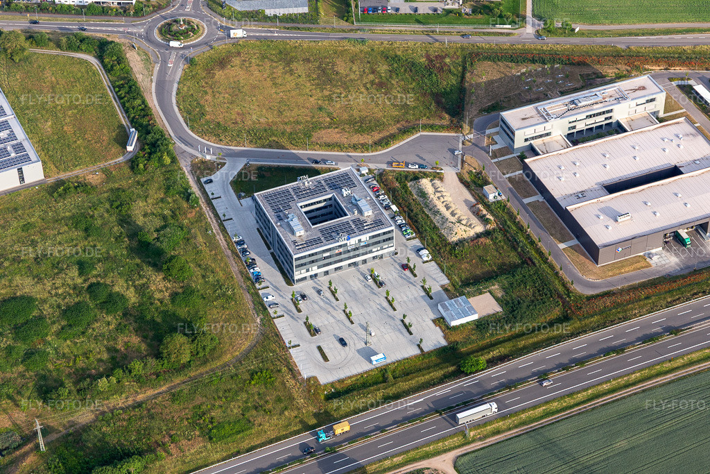 Luftbild: Gewerbegebiet Carl-Benz-Straße mit Fischer, UNITEC MTS, in Rülzheim im Bundesland Rheinland-Pfalz in Deutschland. – Foto: IMG_120789.jpg vom 03.06.2020 durch Werner Riehm/FLY-FOTO.de – Auflösung des Originals: 5472 x 3648 px – FISCHER Fahrradshop | E-Bikes | Pedelecs | Fahrradzubehör | FISCHER-BIKE.COM – UNITEC®