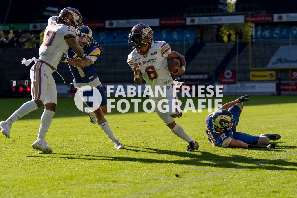 GER Rhein Fire vs. Alpine Rams, American Football, AFLE, Saison 2026, 01.08.2026 | Kaylon Geiger (Rhein Fire, #06) auf dem Weg in die Endzone,GER Rhein Fire vs. Alpine Rams, American Football, AFLE, Saison 2026, 01.08.2026Foto: Eibner-Pressefoto/Fabian Friese - Realisiert mit Pictrs.com