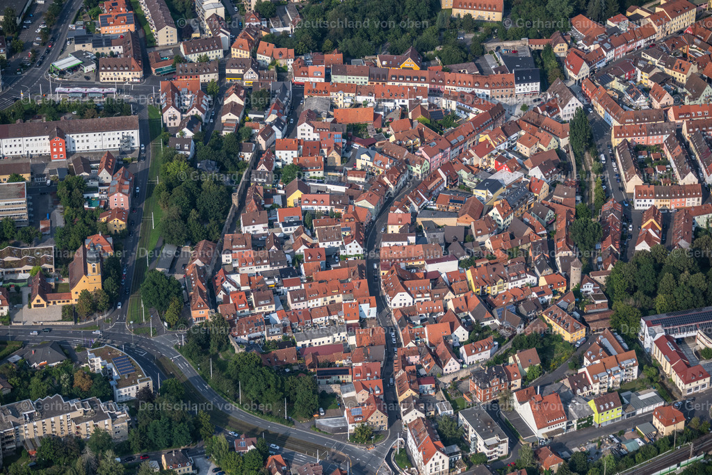 4047827 | WüRZBURG 21.08.2021 Stadtansicht im Stadtteil Heidingsfeld im Stadtgebiet in Würzburg im Bundesland Bayern, Deutschland. // City view in the district Heidingsfeld in the urban area of a??a??Wuerzburg in the state Bavaria, Germany. Foto: Gerhard Launer