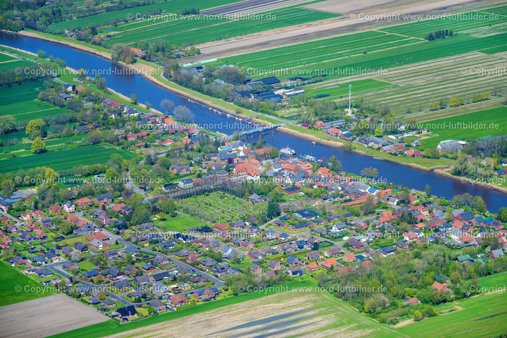 Oberndorf_ELS_9335300423 | OBERNDORF 30.04.2023 Ortskern am Uferbereich der Oste - Flußverlaufes in Oberndorf im Bundesland Niedersachsen, Deutschland. // Town center on the banks of the Oste river course in Oberndorf in the state Lower Saxony, Germany. Foto: Martin Elsen