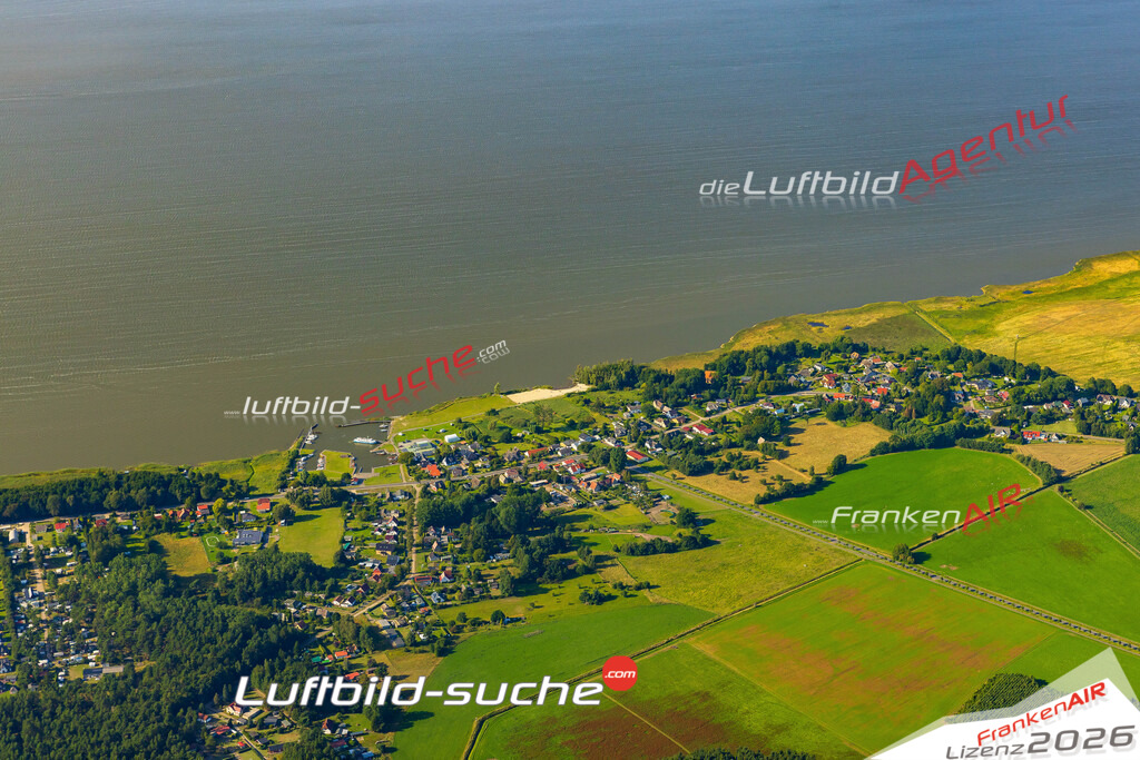Schrägluftbild  Bodstedt Boddenblick  Fuhlendorf - Das Luftbild wurde 2025 vom UL-Flugzeug heraus erstellt (ohne Drohne- keine Drohnenaufnahme ) - Hochauflösende Luftaufnahme -Nicht vergleichbar mit Google Maps oder Satelittenbilder- Die Geschenkidee !Mit Lizenz und Bildrechte bestellbar