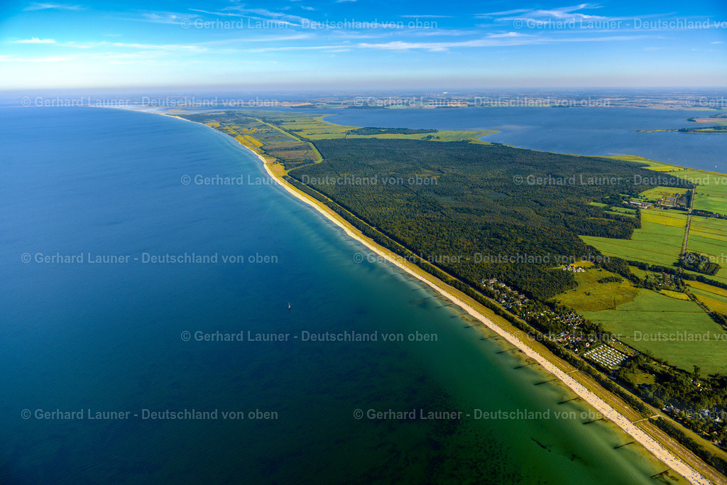 3638227 | ZINGST 25.08.2016 Küsten- Landschaft am Sandstrand der in Zingst an der Ostseeküste im Bundesland Mecklenburg-Vorpommern, Deutschland. Weiterführende Informationen bei: Kur- und Tourismus GmbH. // Coastline on the sandy beach of in Zingst at the baltic coast in the state Mecklenburg - Western Pomerania, Germany. Further information at: Kur- und Tourismus GmbH. Foto: Gerhard Launer