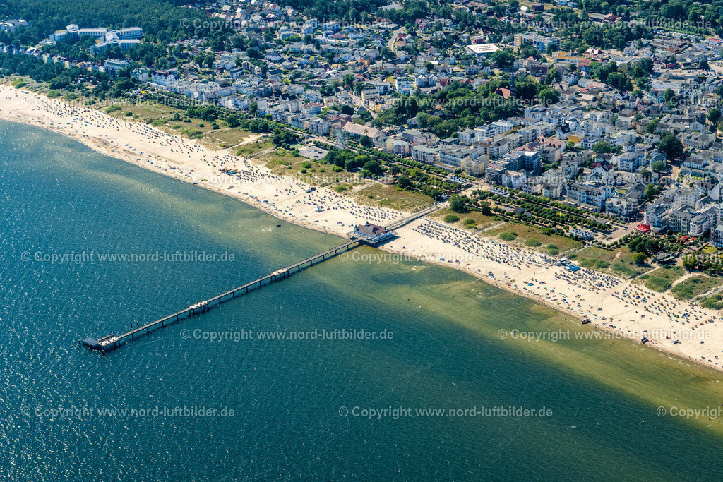Ahlbeck_Kaiserbad_Usedom_ELS_7698100822 | SEEBAD HERINGSDORF 10.08.2022 Sand und Strand- Landschaft an der Seebrücke der Ostsee in Seebad Heringsdorf auf der Insel Usedom im Bundesland Mecklenburg-Vorpommern. Weiterführende Informationen bei: Gemeinde Ostseebad Heringsdorf. // Sand and beach landscape on the pier of Baltic Sea in Seebad Heringsdorf on the island of Usedom in the state Mecklenburg - Western Pomerania. Further information at: Gemeinde Ostseebad Heringsdorf. Foto: Martin Elsen