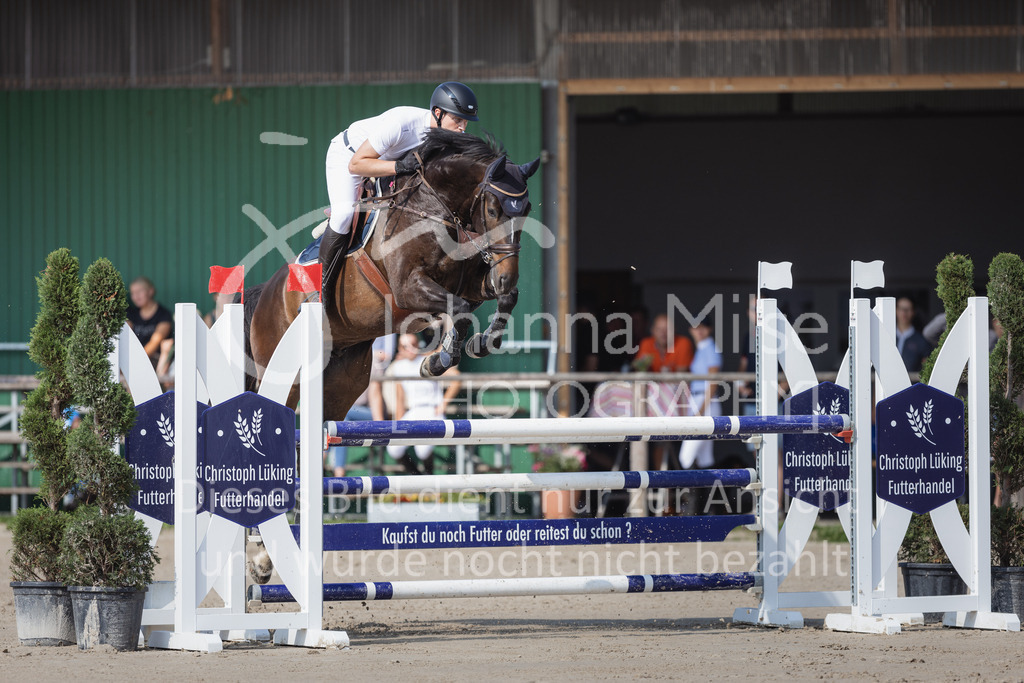 230624_PfSpTa_L-Spr-305 | Deine schönsten Turniermomente als professionelle Fotos! Entdecke hochwertige Pferdesport-Fotografie im Online-Shop. Jetzt Fotos finden & bestellen!
