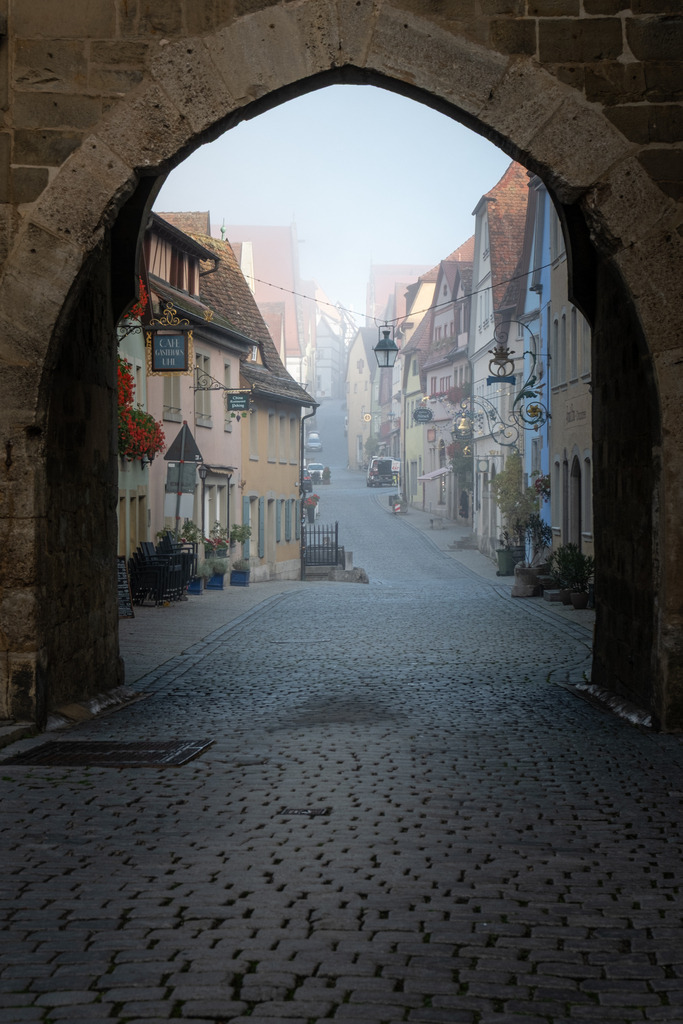 DSCF1169 | Rothenburg ob der Tauber. Nur hier gibt es Exklusive und passend zur Jahreszeit Ihr Wandbild, T-Shirt, Tasse und alles was das Rothenburg Herz begehrt. - Realisiert mit Pictrs.com