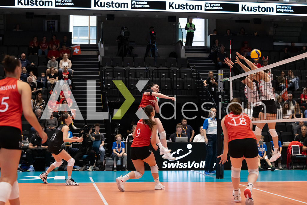 Georgia v Switzerland - CEV European League Women | KRIENS, SWITZERLAND - JUNE 12: KETEVAN BLUASHVILI of Georgia attack / spike against ALIX DE MICHELI of Switzerland and MÉLINE PIERRET of Switzerland double block during the CEV European League match between Georgia and Switzerland at Pilatus Arena on June 12, 2026 in Kriens, Switzerland. - Realisiert mit Pictrs.com