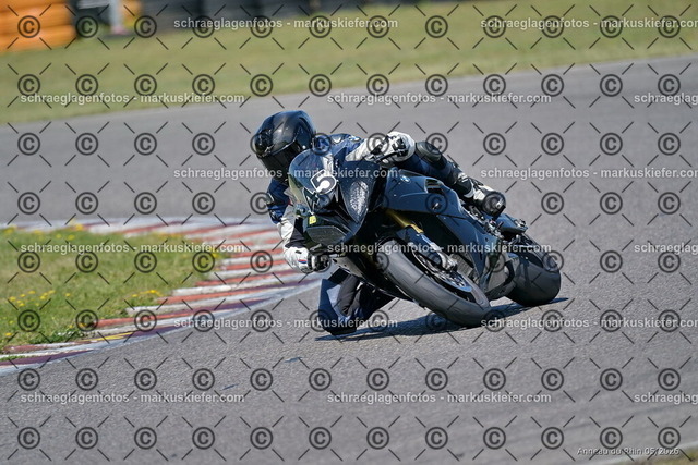26BT01-1617 | 045 - Realisiert mit Pictrs.com