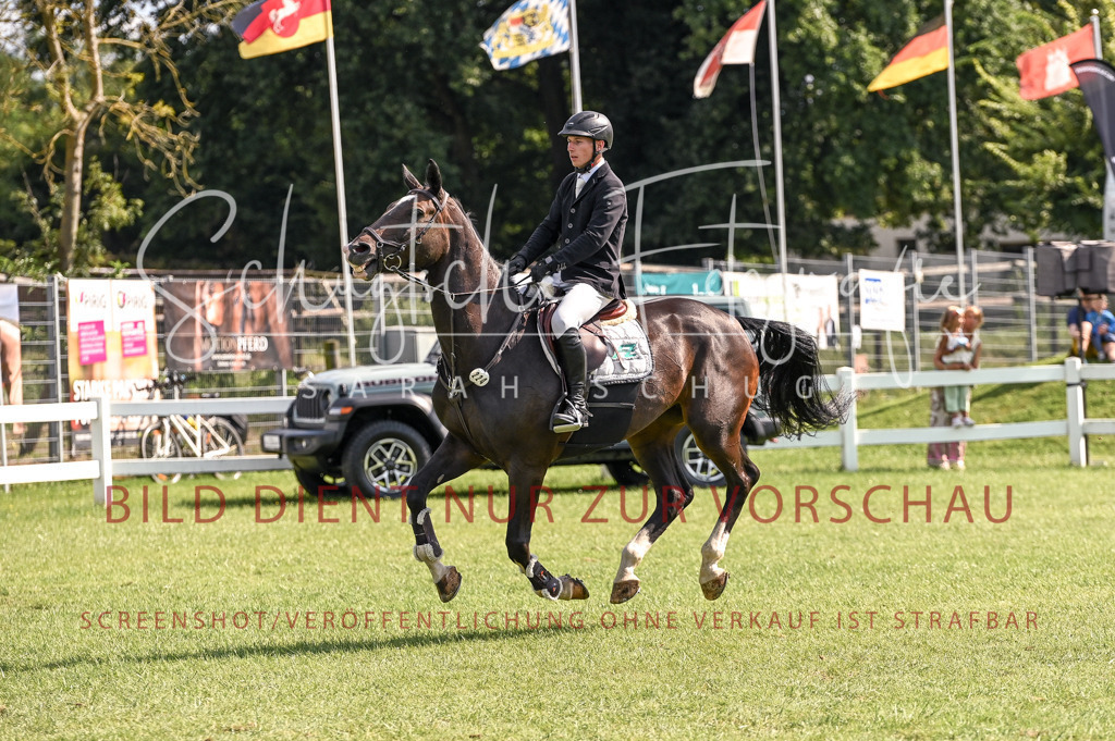 Schugtsche-Düren.2024-10.Springprf.M_-20 | Schugtsche Fotografie - Realisiert mit Pictrs.com