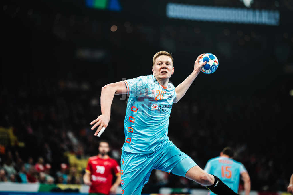 Handball | Herren | EHF EURO 2024 | European Championshop Men 2024 Final Tournament | Niederlande vs. Portugal | 23.01.2024 | Niels Gerardus Versteijnen (#20, Holland, NED) beim Wurf aufs Tor