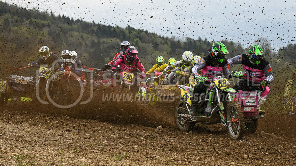 Motocross Schlatt bei Winterthur - 30. April 2023 | Start der Kategorie Seitenwagen am Motocross Schlatt bei Winterthur, 30. April 2023. 
Instagram: @mx_schlatt | @mc_wila | @sam_schweiz
Bild: Sportfotografie Markus Aeschimann | www.markus-aeschimann.ch - Realisiert mit Pictrs.com