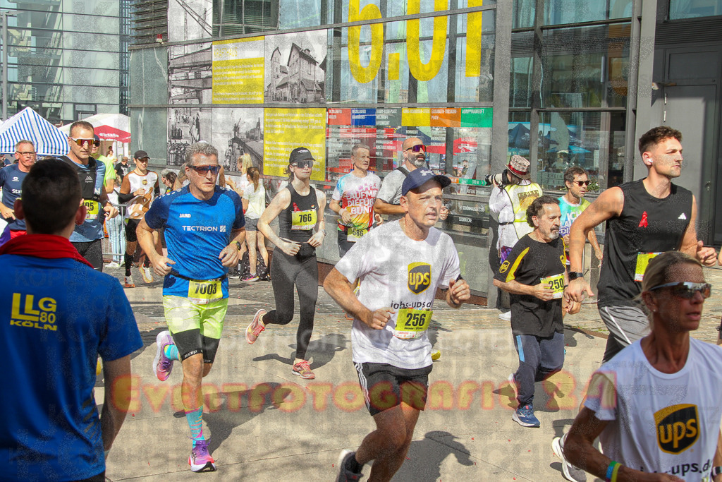 250920_1430_EV4_6974 | Sportfotografie im Rhein-Sieg Kreis, Köln, Bonn, NRW, Rheinland Pfalz, Hessen, etc. Unser Tätigkeitsfeld umfasst den Laufsport vom Volkslauf über den Marathon, Duathlon, Triathon bis zum Ultralauf wie Kölnpfad Ultra oder Schindertrail.