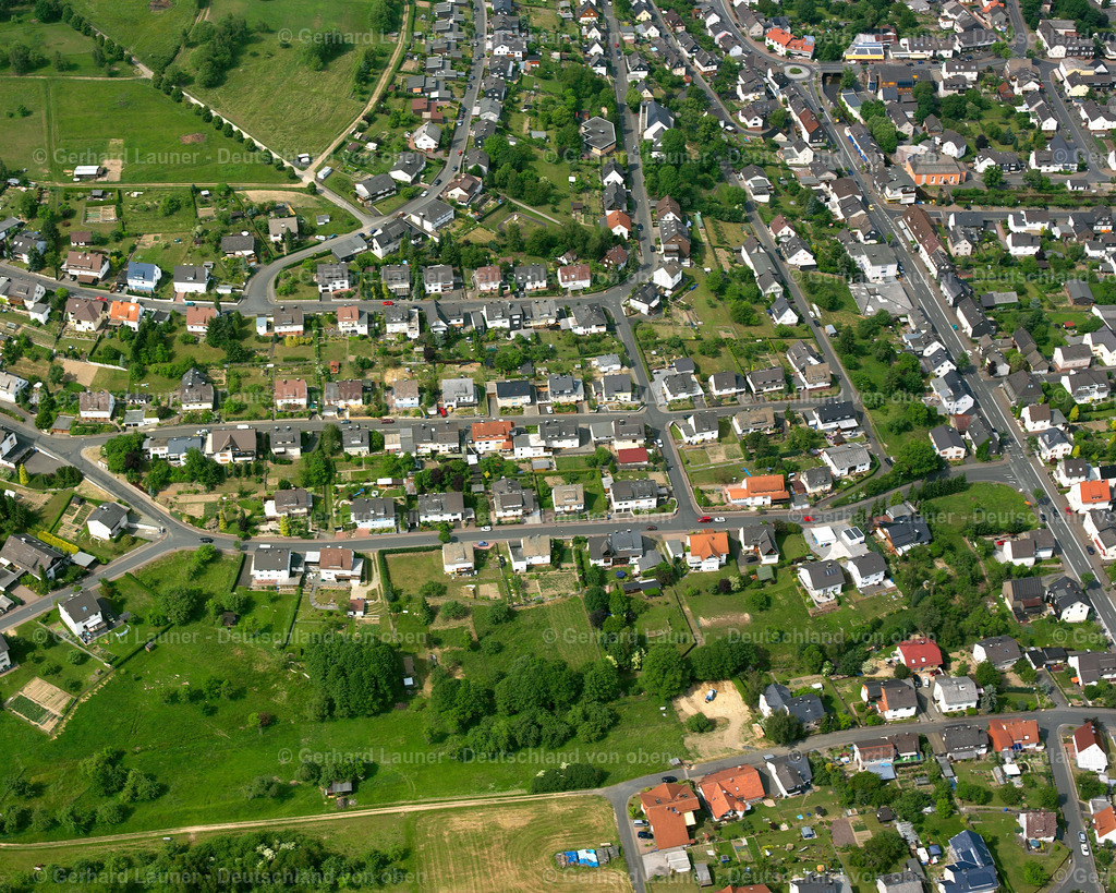 2611060 | EIBELSHAUSEN 09.06.2006 Wohngebiet einer Einfamilienhaus- Siedlung  in Eibelshausen im Bundesland Hessen, Deutschland // Single-family residential area of settlement  in Eibelshausen in the state Hesse, Germany Foto: Gerhard Launer