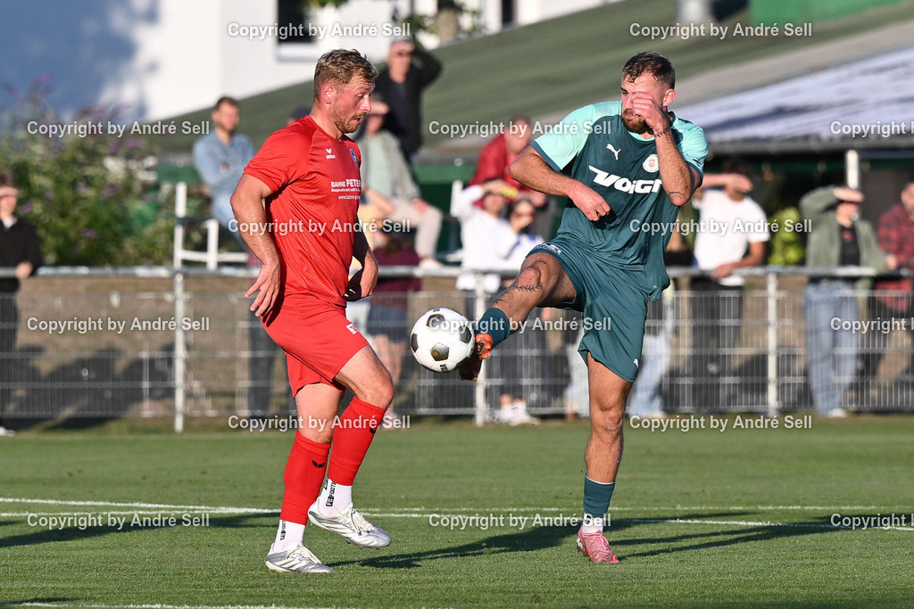 PSV Neumünster vs TSB Flensburg | Ben Luca Nohns (PSV #9) vs Felix Stüwe (TSB #19) / Fußball-Oberliga Männer 2026/2027 / PSV Neumünster vs TSB Flensburg / PSV Stadion Platz A / Neumünster / 07.08.26 - Realisiert mit Pictrs.com