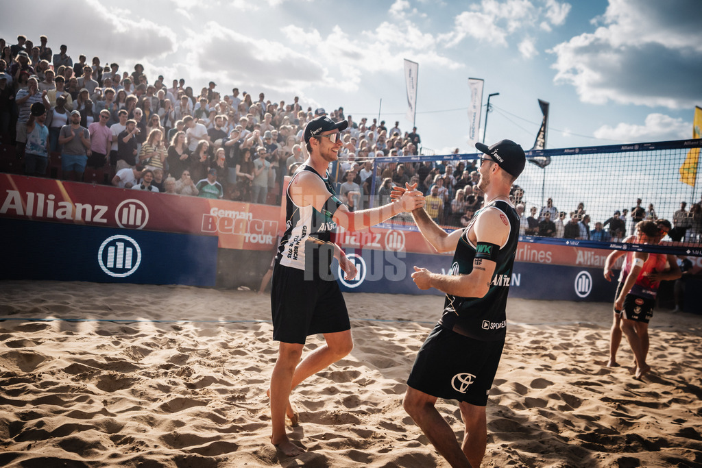 Beachvolleyball | Männer | Allianz German Beach Tour 2025 | Tourstop Düsseldorf | 16.05.2025 | v.l. Nils Ehlers und Clemens Wickler freuen sich jubeln nach dem Sieg