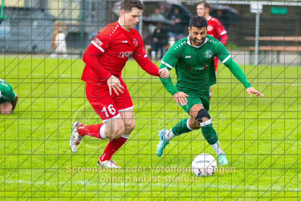 20261011_152536_0120_(c)_by_PhotoPeet | Johannes Kör (KSG Eislingen #07) und Simon Schmid (1.FC Donzdorf #16)KSG Eislingen (grün) vs. 1.FC Donzdorf (rot), Fußball, Bezirksliga - Bezirk Neckar/Fils, 07. Spieltag, Saison 2026/2027, Rasensportplatz, Albstraße 69, 73054 Eislingen, 11.10.2026 - 15:00 Uhr,Foto: PhotoPeet / Sport- &amp; Eventfotografie / Peter Harich