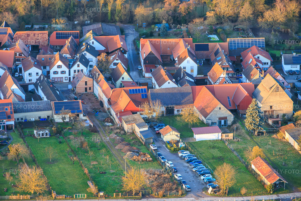 Luftbild: Parkplatz der Weinstube Zur Hofschänke in Winden im Bundesland Rheinland-Pfalz in Deutschland.Foto: IMG_153136.jpg vom 07.02.2026 durch Werner Riehm/FLY-FOTO.deAuflösung des Originals: 5754 x 3836 pxZur Hofschänke Winden