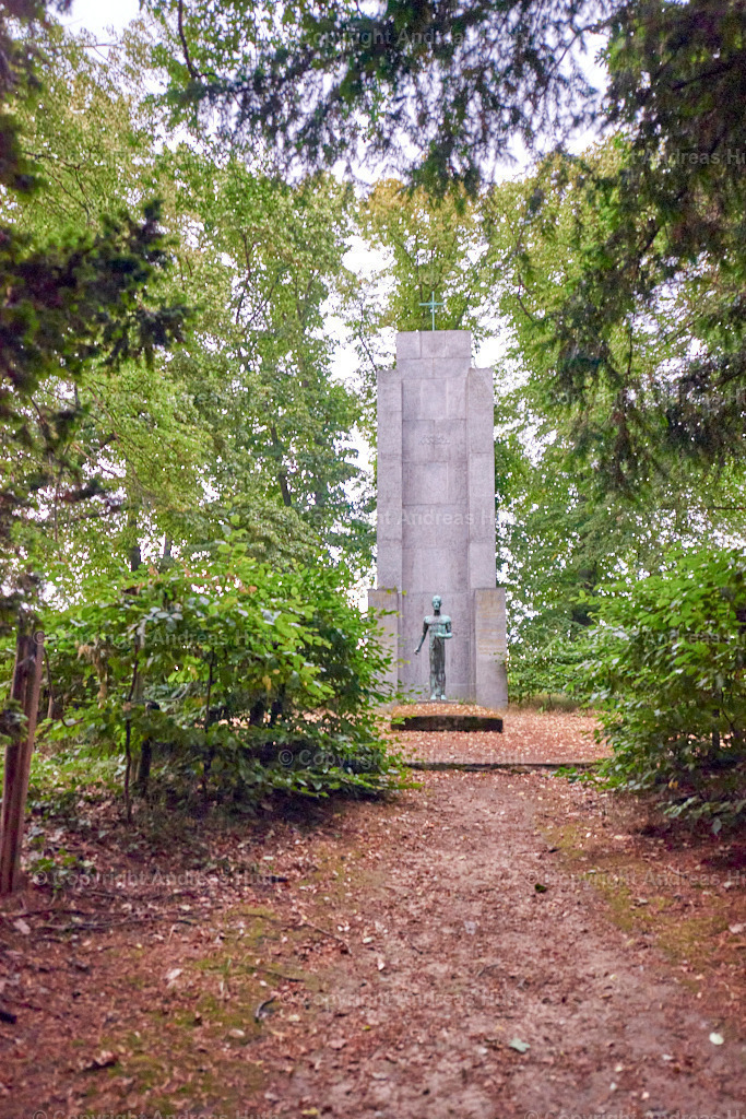 Erbbegräbnisstätte der Bauernfamilie Hänsel auf der Radewitzer Höhe | Bedeutsame Landschaften Deutschlands - Realisiert mit Pictrs.com