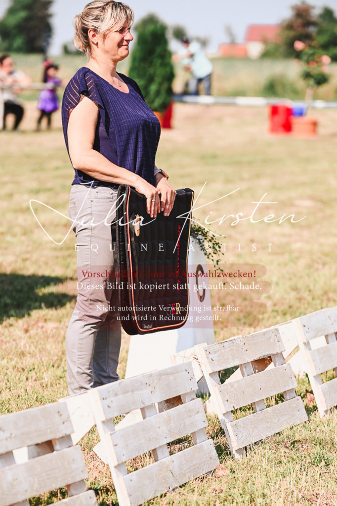 DSC_7389 | Pferde- und Turnierfotografie in Westsachsen. Pferdeportraits, Auftragszeichnungen und intuitive Kunst.