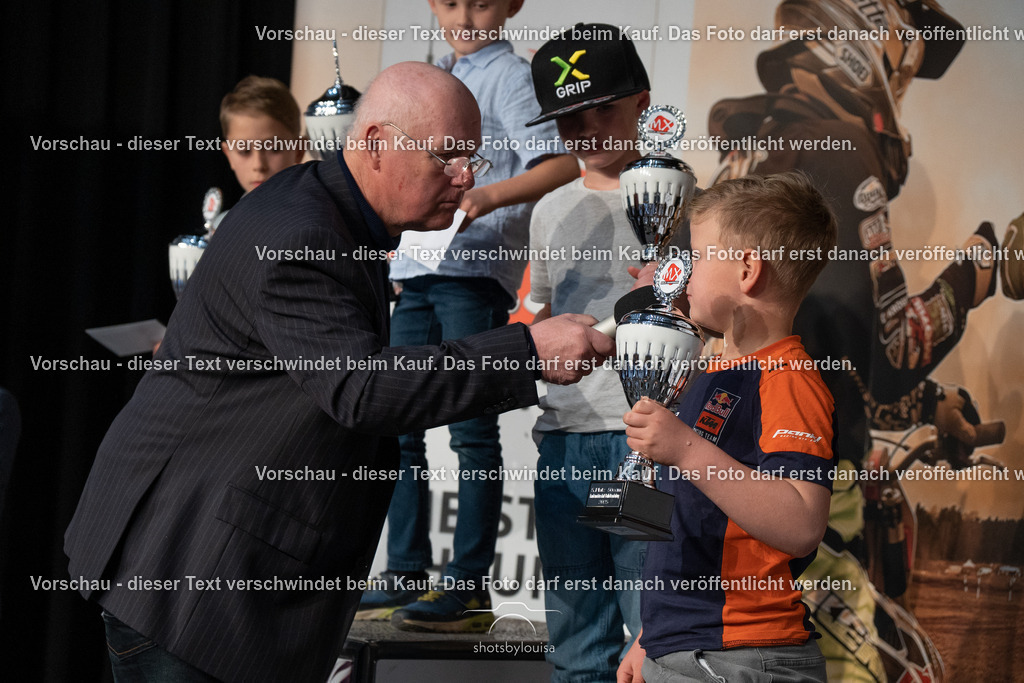 11_15_MeistereherungMXBB-7888 | Sportfotografin aus Berlin-Brandenburg mit Fokus auf Motocross. Ich halte deine sportliche Leistung und echte Emotionen auf und neben der Strecke professionell fest. Entdecke die Fotos von deinem Rennen und bestelle sie direkt hier im Shop.