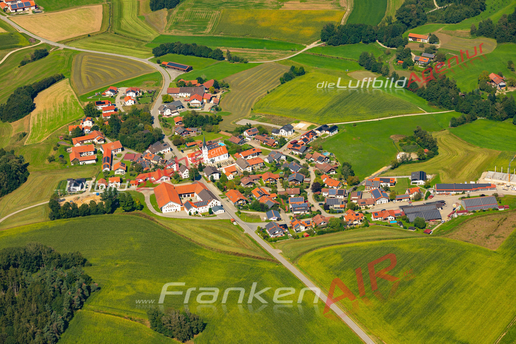 arbing-reischach-mit-lizenz-kaufen-1522-jahr-2024 | Das Luftbild zeigt : Arbing Reischach - Die Luftaufnahme wurde 2024 vom UL-Flugzeug aus erstellt ( keine Drohne ) - Hochauflösende Luftaufnahme - Für grossformatige Ausdrucke geeignet. Die Geschenkidee !Mit Lizenz und Bildrechte bestellbar