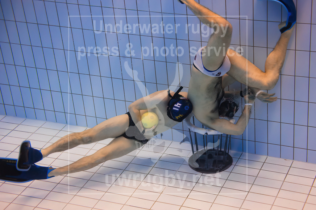 Underwater rugby action press picture | Bamberg, Germany - March 04 2023: Underwater rugby training camp of the Tauchclub Bamberg together with the Austrian national team. - Realisiert mit Pictrs.com