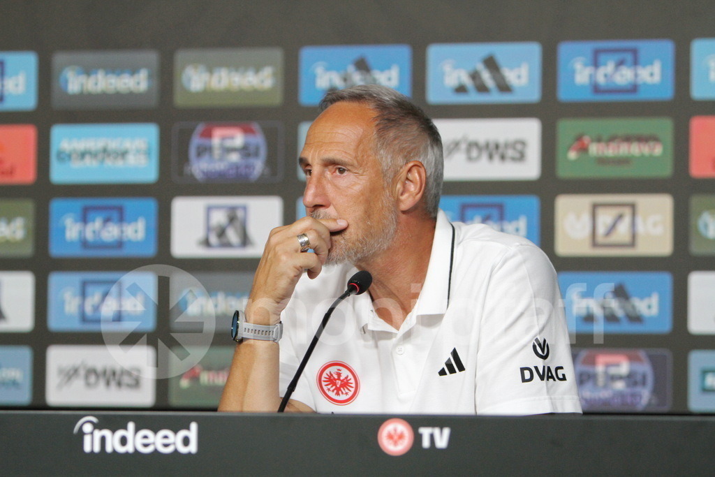 Adi Hütter * Trainer Eintracht Frankfurt kam zu spät zur PK | Online-Shop | monipfaff.de - Realisiert mit Pictrs.com