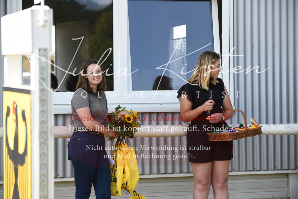 DSC_0100 | Pferde- und Turnierfotografie in Westsachsen. Pferdeportraits, Auftragszeichnungen und intuitive Kunst.