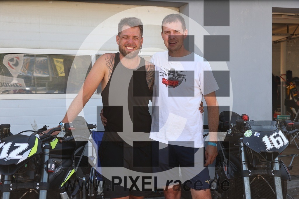 teams-20240905_04837 | Schöne Erinnerungen an spannende Momente - das festzuhalten ist unser Job. PIXELrace.de ist seit 2003 auf den Rennstrecken Europas unterwegs um die Action draußen beim Fahren und die wunderbare Stimmung imm Fahrerlager für euch einzufangen.