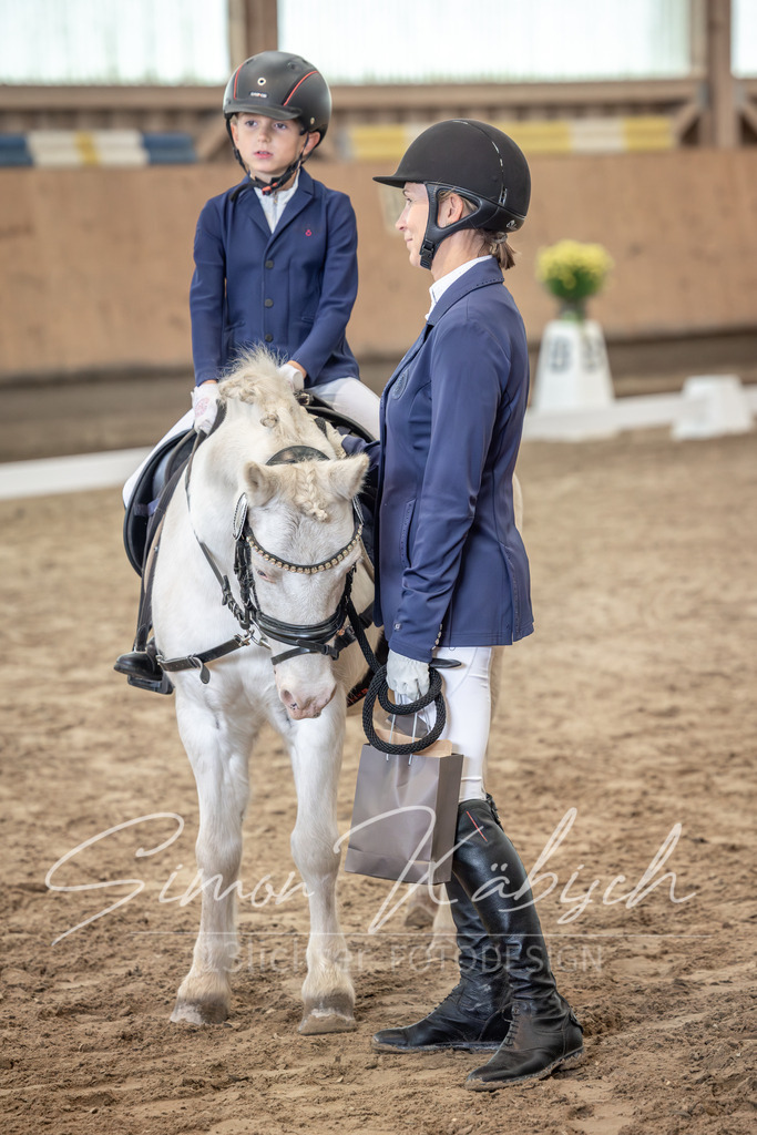 20251011-_3LI8814 | Tierfotografie Pferde, Hunde, Katzen, Haustiere.
Turnierfotografie Reitturniere, Reiten, Springreiten, Dressur in Hanau, dem Main-Kinzig-Kreis und dem Rhein-Main- Gebiet um Frankfurt