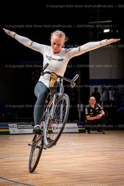 20241026OAS33548-lic | FUELLER Lara (GER / RKV Poppenweiler) First Place at UCI World Championships Indoor Artistic Cycling Bremen/GER Proposal 194,70 points Result 186,89 points - Realisiert mit Pictrs.com
