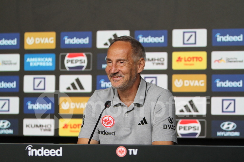 Eintracht Frankfurt Trainer Adi Hütter | Online-Shop | monipfaff.de - Realisiert mit Pictrs.com