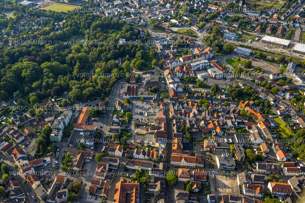 Werl230806958 | Luftbild, Kurpark und Siederstraße mit Lemmi Markt, Parkplatz, Werl, Werl-Unnaer Börde, Nordrhein-Westfalen, Deutschland