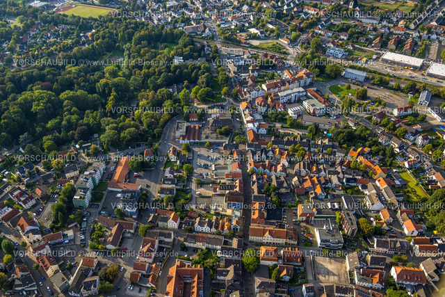 Werl230806958 | Luftbild, Kurpark und Siederstraße mit Lemmi Markt, Parkplatz, Werl, Werl-Unnaer Börde, Nordrhein-Westfalen, Deutschland