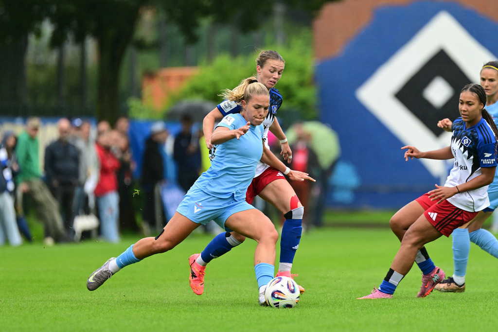 Fußball I Frauen I Saison 2025-2026 I Testspiel I Hamburger SV - FC Viktoria 1889 Berlin | Der Sportfotograf. - Realisiert mit Pictrs.com