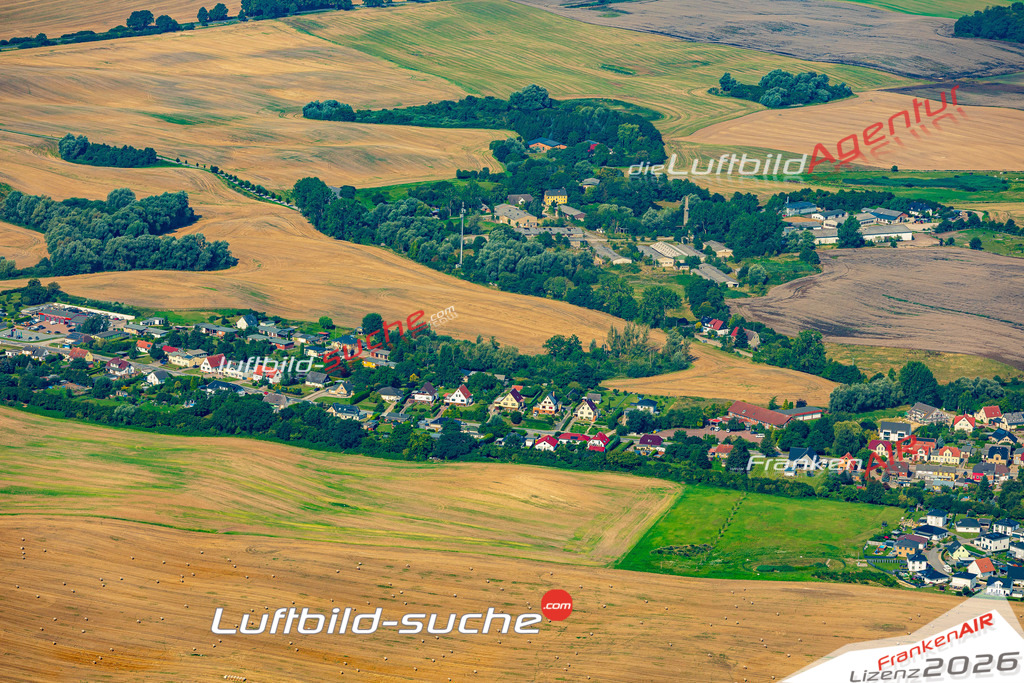 Schrägluftbild  Satow Niederhagen  Satow - Das Luftbild wurde 2025 vom UL-Flugzeug heraus erstellt (ohne Drohne- keine Drohnenaufnahme ) - Hochauflösende Luftaufnahme -Nicht vergleichbar mit Google Maps oder Satelittenbilder- Die Geschenkidee !Mit Lizenz und Bildrechte bestellbar