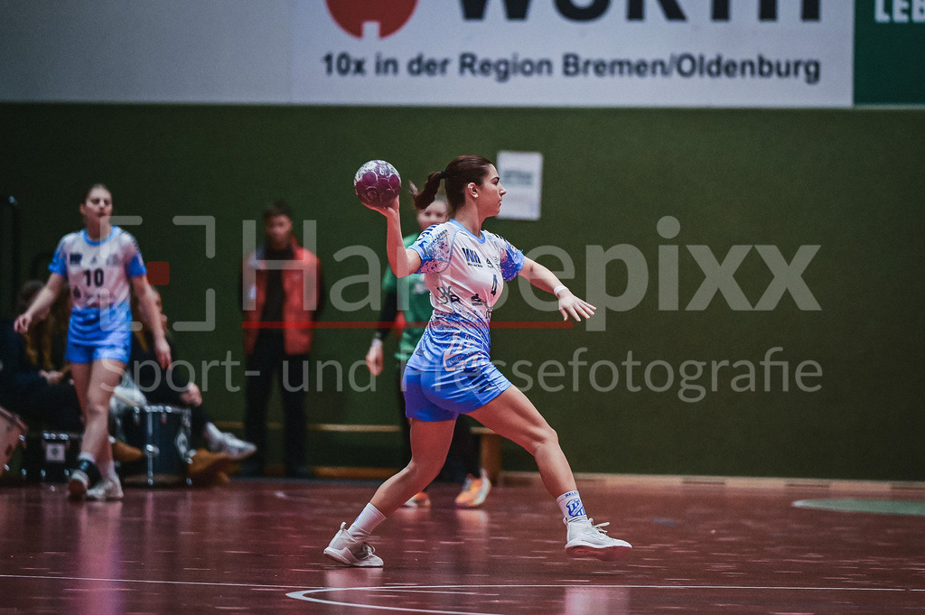 Handball, 2. Bundesliga Frauen, SV Werder Bremen - TuS Lintfort | v.li.: Sidney Lupisella (TuS Lintfort, 4) am Ball, Spielszene, Aktion, Action