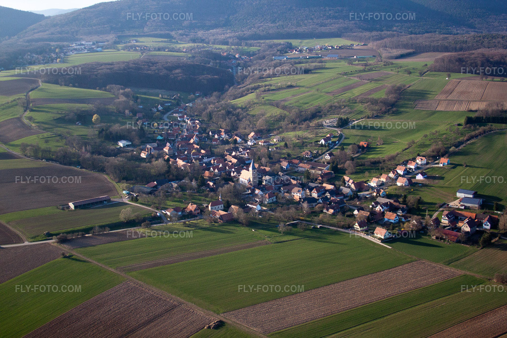 Aerial view: Agricultural fields and arable land in Drachenbronn-Birlenbach in the state Bas-Rhin, France. – Photo: IMG_38766.jpg taken on 03/20/2011 by Werner Riehm/FLY-FOTO.com – Resolution of the original: 4752 x 3168 px