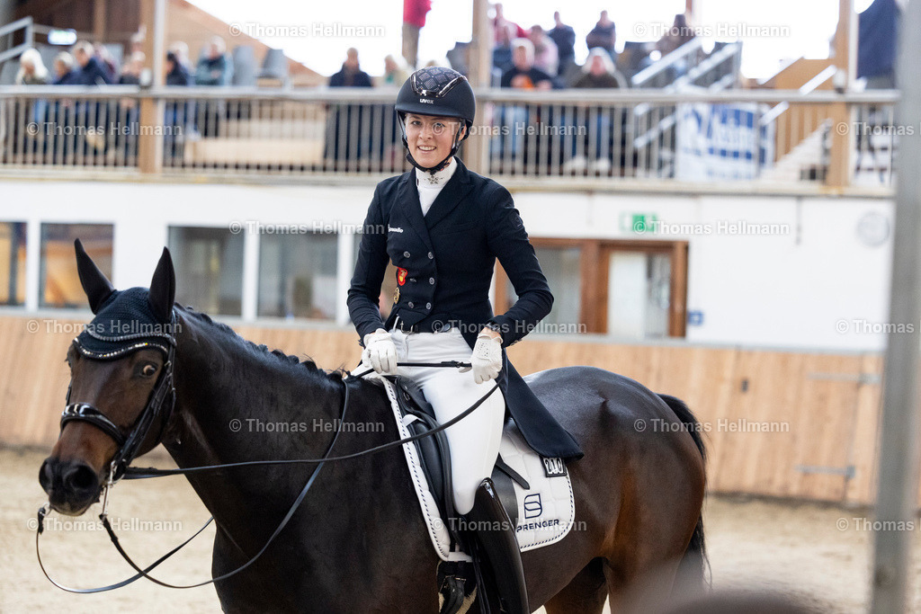 TH_210 Greta Busacker (GER)_ Frieda NRW_32327 | 210 Greta Busacker&nbsp;(GER), Frieda NRW beim Reitturnier Guxhagen-Dörnhagen 2025 am 10.10.25 in Dörnhagen, Reit- u. Fahrverein