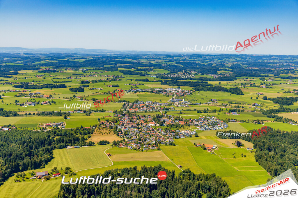 Luftaufnahme der Stadt Hergensweiler - Die Luftaufnahme wurde 2025 vom UL-Flugzeug heraus erstellt ( keine Drohne ) - Hochauflösende Luftaufnahme - für professionelle Ausdrucke geeignet. Die Geschenkidee !Mit Lizenz und Bildrechte bestellbar