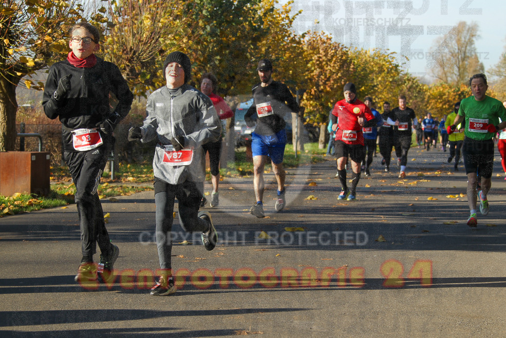 241201_1143_EV4_1516 | Sportfotografie im Rhein-Sieg Kreis, Köln, Bonn, NRW, Rheinland Pfalz, Hessen, etc. Unser Tätigkeitsfeld umfasst den Laufsport vom Volkslauf über den Marathon, Duathlon, Triathon bis zum Ultralauf wie Kölnpfad Ultra oder Schindertrail.