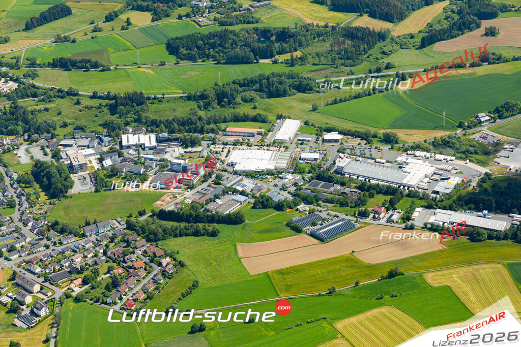 Das Luftbild zeigt :  Naila - Die Luftaufnahme wurde 2024 vom UL-Flugzeug aus erstellt ( keine Drohne ) - Hochauflösende Luftaufnahme - Für grossformatige Ausdrucke geeignet. Die Geschenkidee !Mit Lizenz und Bildrechte bestellbar